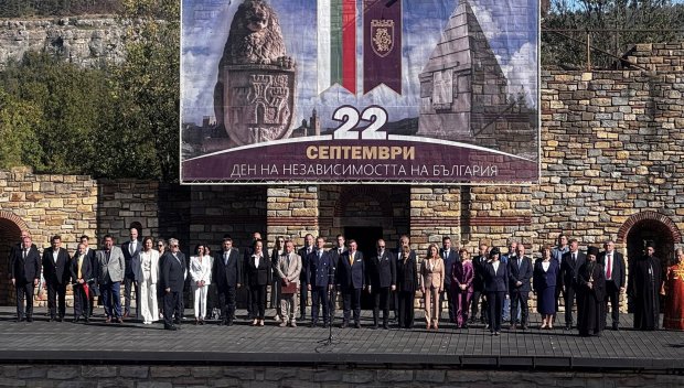 Депутати от ДПС-Ново начало се включиха в честванията на Деня на Независимостта във Велико Търново (СНИМКИ)
