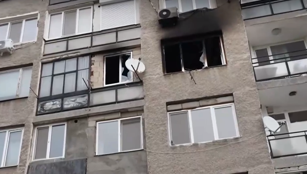 Съседски тормоз: Мъж подпали апартамента си в Дупница два пъти за ден