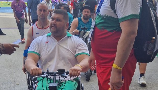 Световният шампион по лека атлетика за паралимпийци Ружди Ружди се прибира у дома