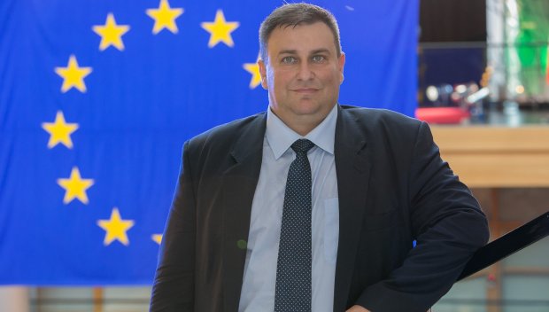 Евродепутатът Емил Радев скочи срещу машинния вот: Не трябва по никакъв начин да застрашаваме сигурността и честността на вота