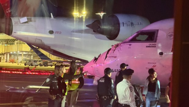 Ужас на летище Ню Йорк: Два самолета се удариха (ВИДЕО)