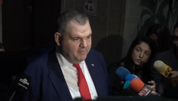 ПЪРВО В ПИК TV! Пеевски: ППДБ са национални предатели! В момента в президентството се прави партия - Румене, излез! (ВИДЕО)