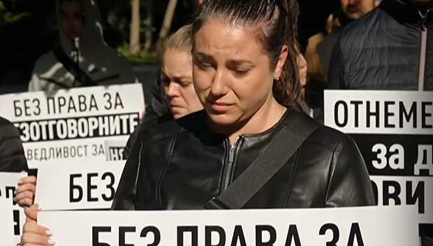 Близките на малкия Ангел, починал след дентална операция, протестираха в Пловдив