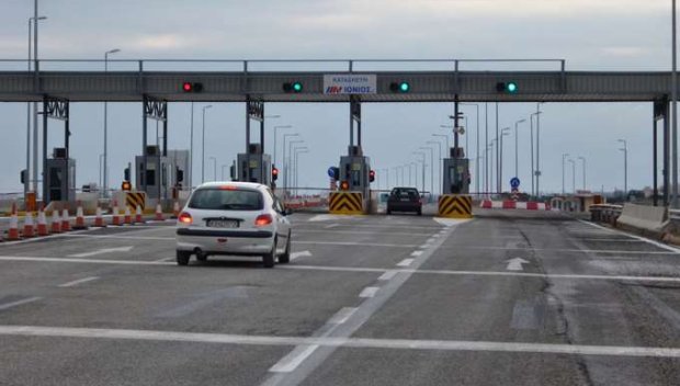 Отмениха редица безумни забрани за водачите в Гърция