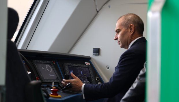 Гроздан Караджов: 100% от бързите влакове вече се обслужват от нови локомотиви Siemens Smartron (СНИМКИ)