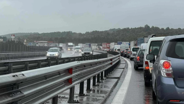 ЗА ПРАЗНИЦИТЕ: Столичани бягат с по 6000 коли на час