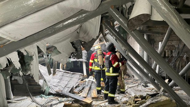 Руски дрон удари родилен дом в украинския град Суми: Ето как изглежда сградата след атаката (ВИДЕО)