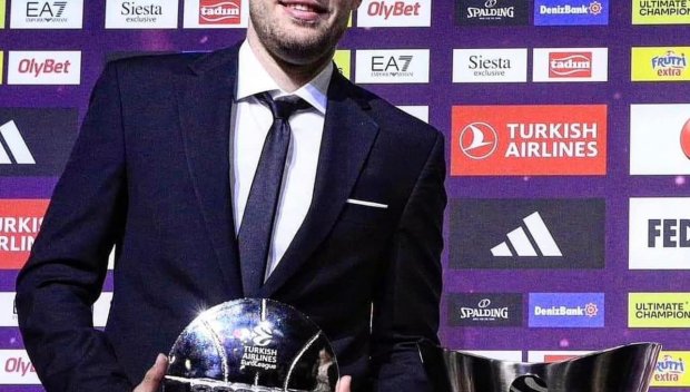 Везенков поведе Олимпиакос към победа над Дубай