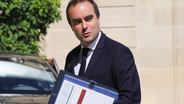 СЛЕД ПО-МАЛКО ОТ МЕСЕЦ ВЪВ ВЛАСТТА: Френският премиер подаде оставка