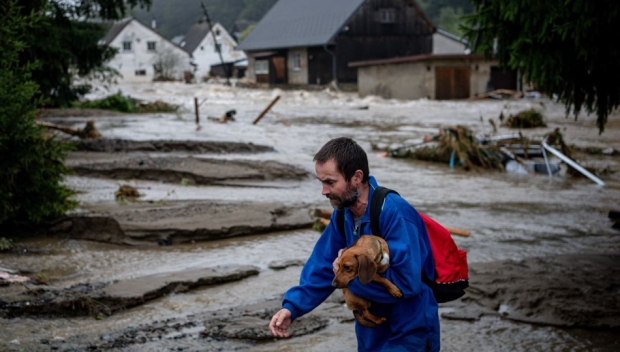 ПОТОПЪТ В БУРГАСКО! Задействаха BG-ALERT - кметът на Приморско предупреди кои са най-критичните места