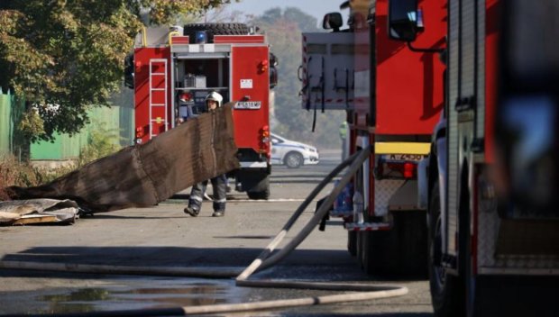 МВР разследва изгорелите камиони за смет, случаят се завръзва