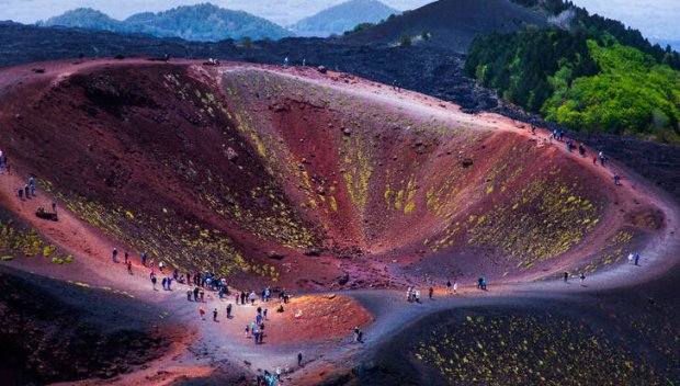 Достъпът до някои от най-популярните кратери на вулкана Етна вече ще е платен