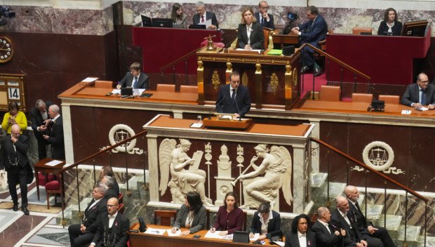 Гласуват два вота на недоверие срещу кабинета на Себастиан Льокорню