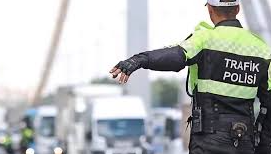 В Турция вадят пътните полицаи от храстите и премахват знаците хранилки
