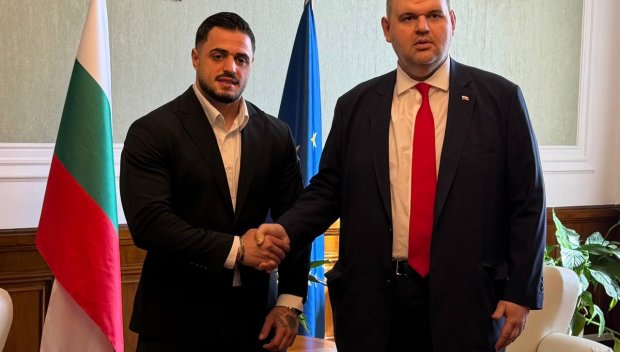 ИЗВЪНРЕДНО В ПИК! Пеевски се срещна с шампиона Карлос Насар - ето около какво се обединиха двамата