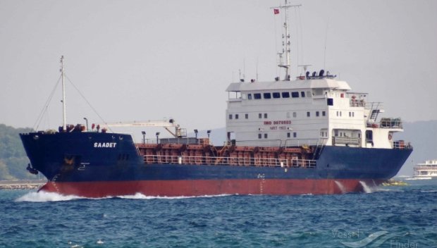 Спасителна операция в Черно море - граничен катер спасява украинци от товарен кораб