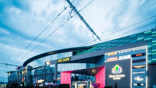 Евакуираха столичен мол