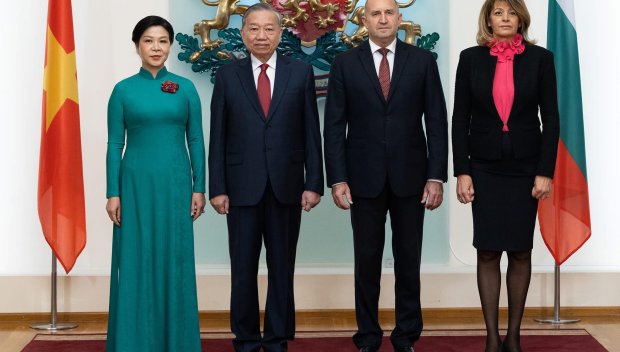 Румен Радев има едни факти за пред чужденците и други за пред българите