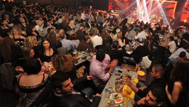 16-годишно момиче почина пред нощен бар в Атина