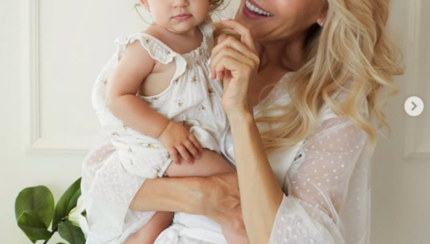 Гала празнува първия рожден ден на внучката Лора