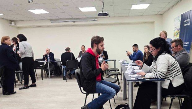 Трудова борса среща бежанци и работодатели в София