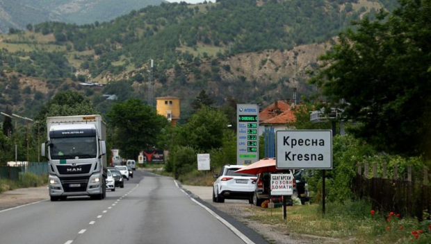 Възстановено е движението по пътя Благоевград - Кресна в района на Кривия тунел
