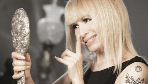 САМО В ПИК И РЕТРО: Лили, която гони 90, шашна с хиалурон в устните (СНИМКИ)