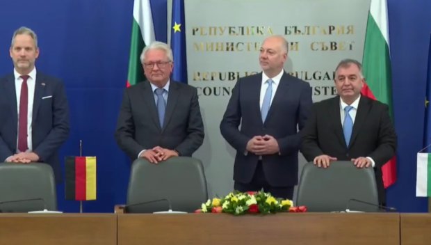 ИЗВЪНРЕДНО В ПИК TV! България и Райнметал сключиха договора за завода за барут и боеприпаси. Папергер изумен от работата на управляващите (ВИДЕО)