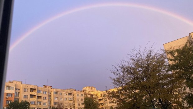 Златен изгрев и двойна дъга озари небето над София (СНИМКИ/ВИДЕО)