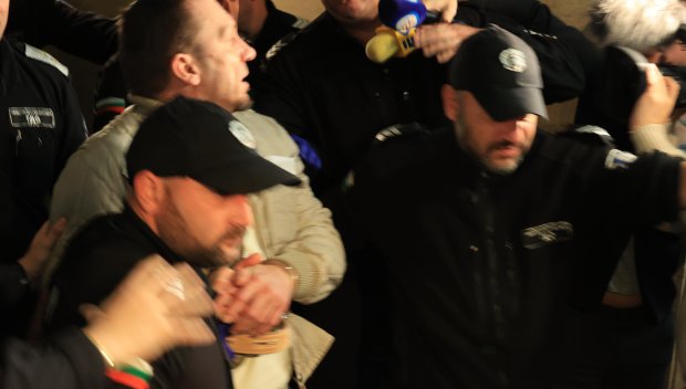 ОТ ПОСЛЕДНИТЕ МИНУТИ! Хасърджиев: Не съм докосвал това момче и ще го докажа (СНИМКИ/ВИДЕО)