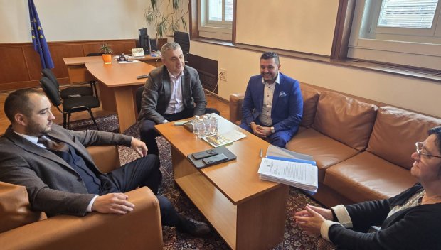 Кирил Добрев прие 2100 подписа за транспортните проблеми на жителите от община Родопи