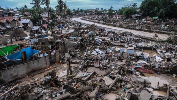 Шестима загинали при катастрофа на спасителен хеликоптер във Филипините