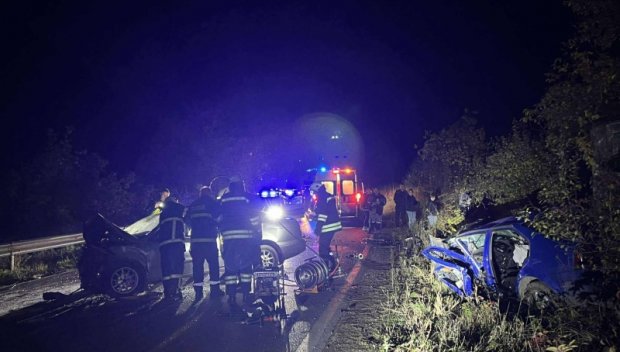 Зверска касапница на пътя между Враца и Криводол, човек изхвърча при удара (СНИМКИ)