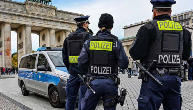 Оскверниха с руски пропагандни символи десетки военни надгробни плочи в Берлин