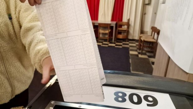 НОВА ТЕХНИКА И ПРОТЕСТ! 40 000 са празните и недействителни бюлетини в Нидерландия