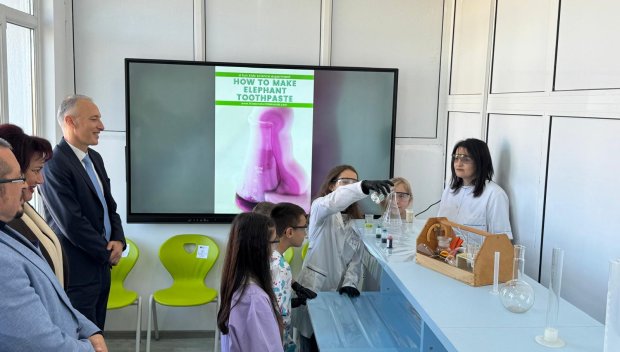 Красимир Вълчев откри нов STEM център с пет технологични кабинета в Панагюрище