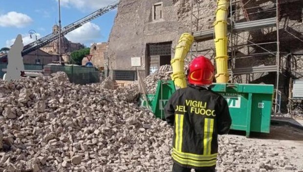 Рухнала кула в Рим рани трима работници