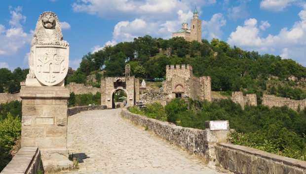 Мъж падна от скала в крепостта „Царевец“