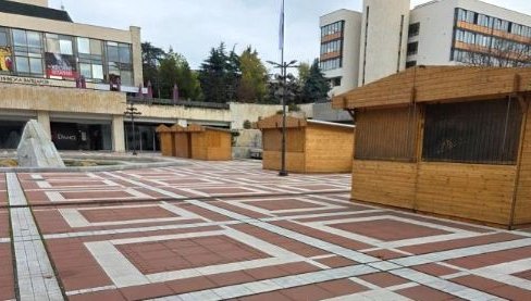 Започна изграждането на коледното градче в Благоевград