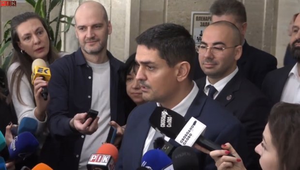 Руди Гела каза как е получил фалшивата декларация на депутатката от Величие: По-големи мошеници от тези не съм виждал. Ивелин Михайлов е баламурник