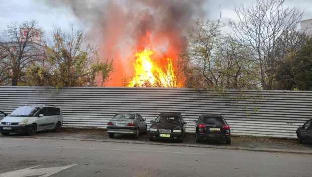 ПЪРВО В ПИК! Пожар лумна близо до Централния софийски затвор (СНИМКИ)