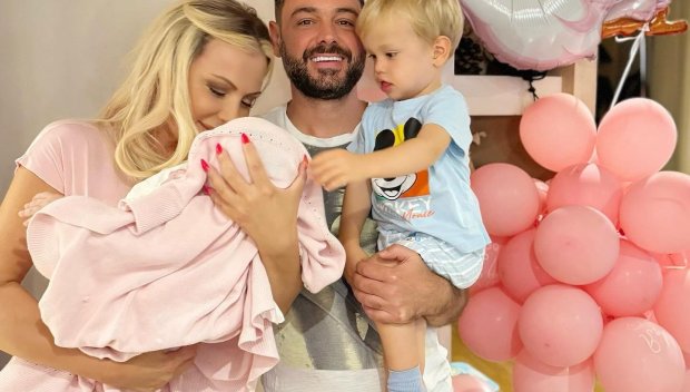 Филипинки дундуркат децата на Камелия