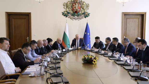 ОПАСЕН СЦЕНАРИЙ: Вижте какво ще се случи, ако кабинетът подаде оставка