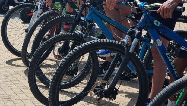 Френската полиция разби мрежа за кражба на велосипеди, издърпвали ги с въдици и куки