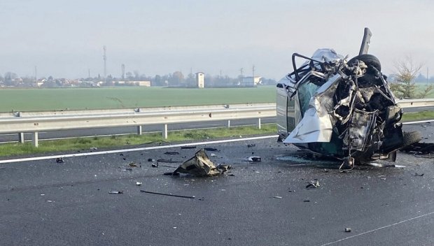 Фатален сблъсък край Сливен: Жена загина, а дете е ранено след катастрофа между кола и камион