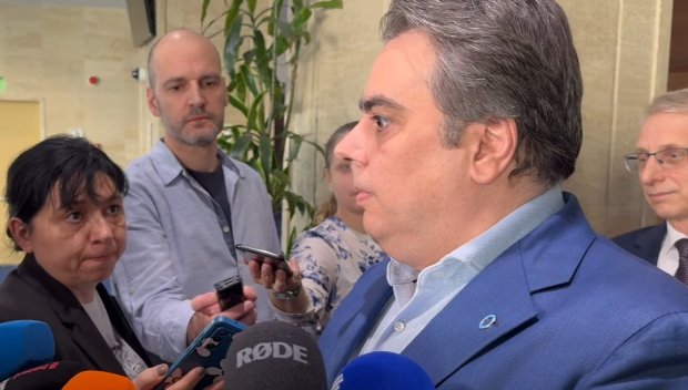 ИЗВЪНРЕДНО! Асен Василев пребледня след новината, че Румен Спецов ще е особен управител на Лукойл, а Явор Божанков...