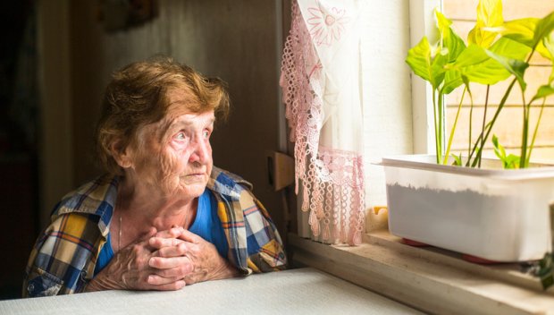 ЗАРАДИ БРУТАЛНИ НАРУШЕНИЯ: Затварят временно дома за стари хора в Поморие