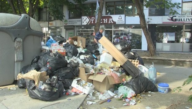 ПО СТЪПКИТЕ НА СОФИЯ: Криза с боклука в Скопие, забраниха на гражданите да го изхвърлят нощно време