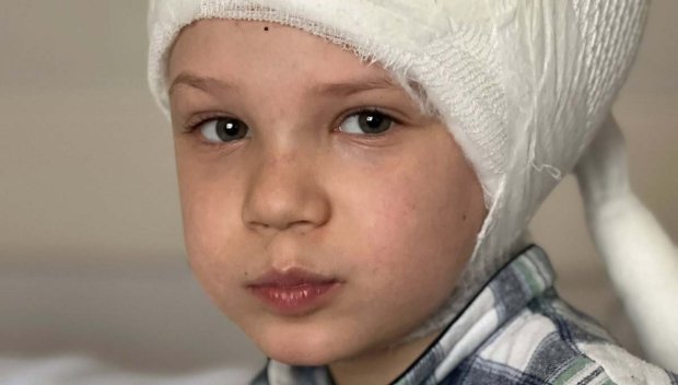 ДА ПОМОГНЕМ на малкия Дима отново да бъде безгрижно дете