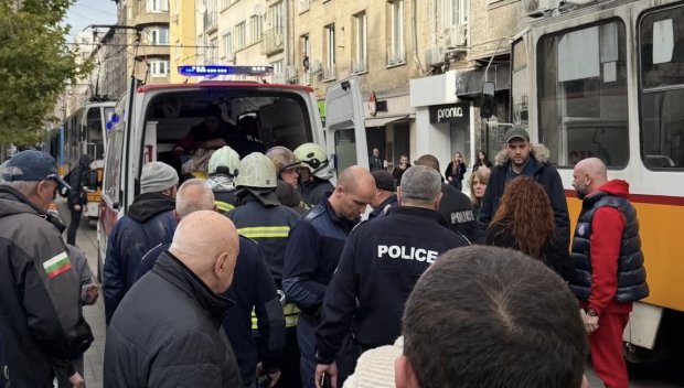 ОТ ПОСЛЕДНИТЕ МИНУТИ: Трамвай блъсна момиче в центъра на София (ВИДЕО/СНИМКИ)